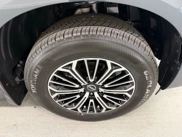 New 2026 Nissan Armada Platinum w/ Accent Package image 4