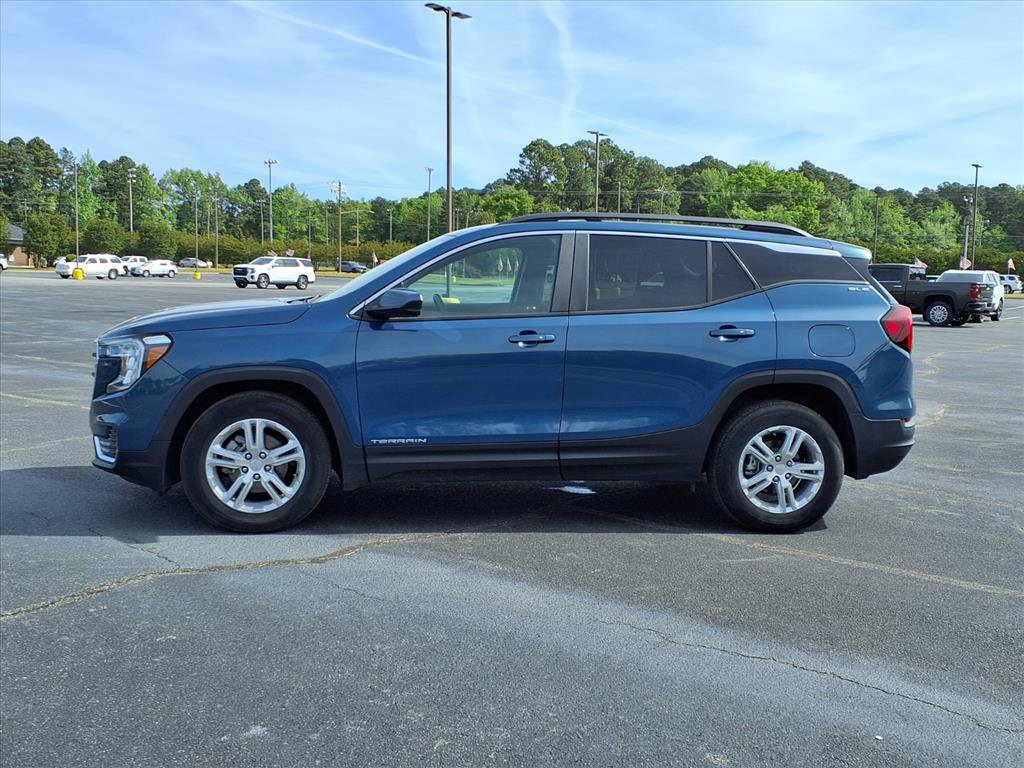 Used 2024 GMC Terrain SLE w/ Driver Convenience Package image 17