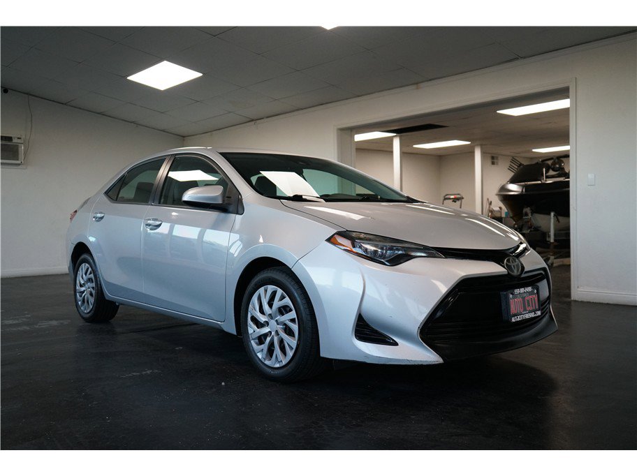 Used 2017 Toyota Corolla LE image 1