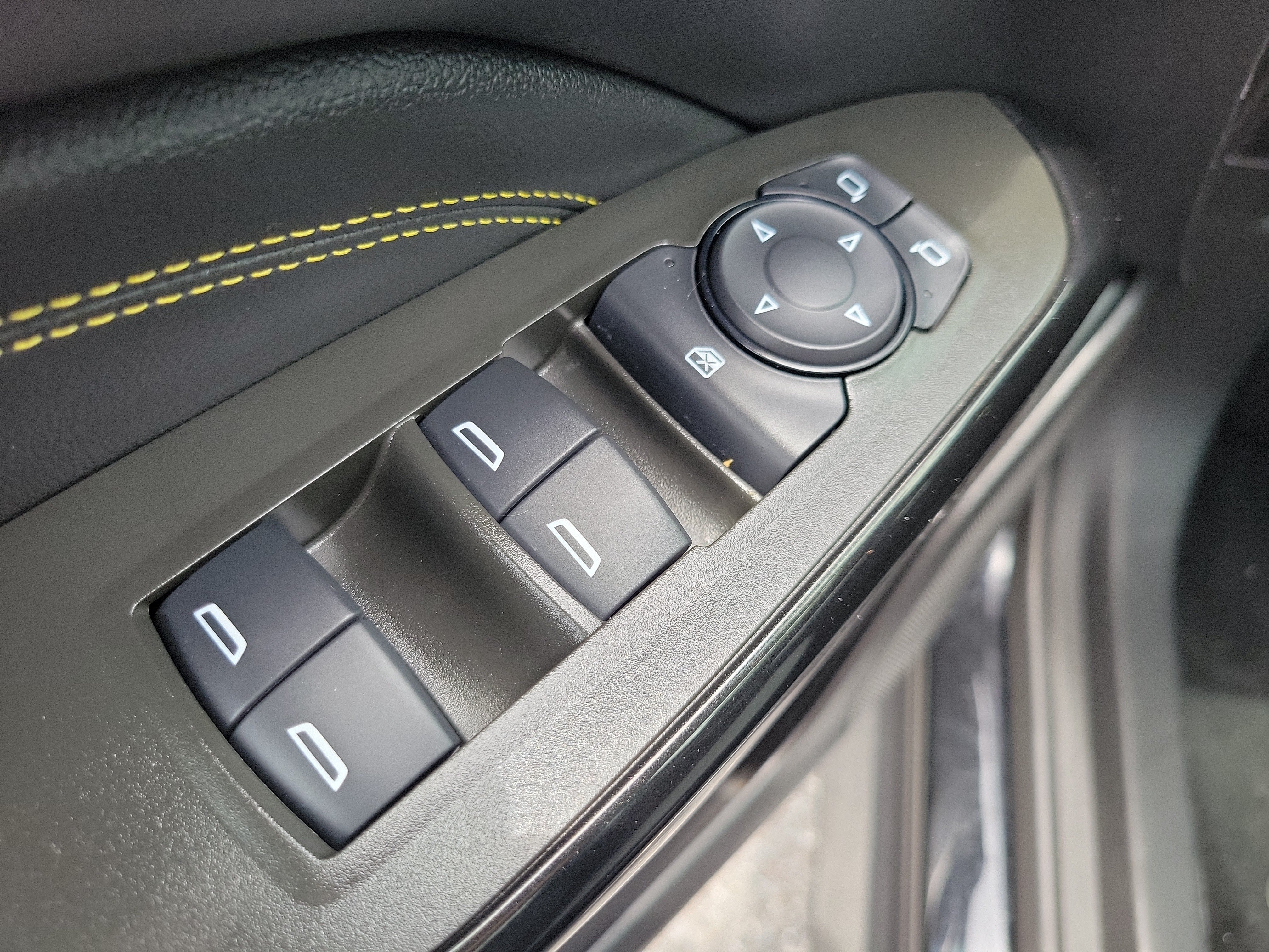 Certified 2024 Chevrolet Trax LT FWD image 17