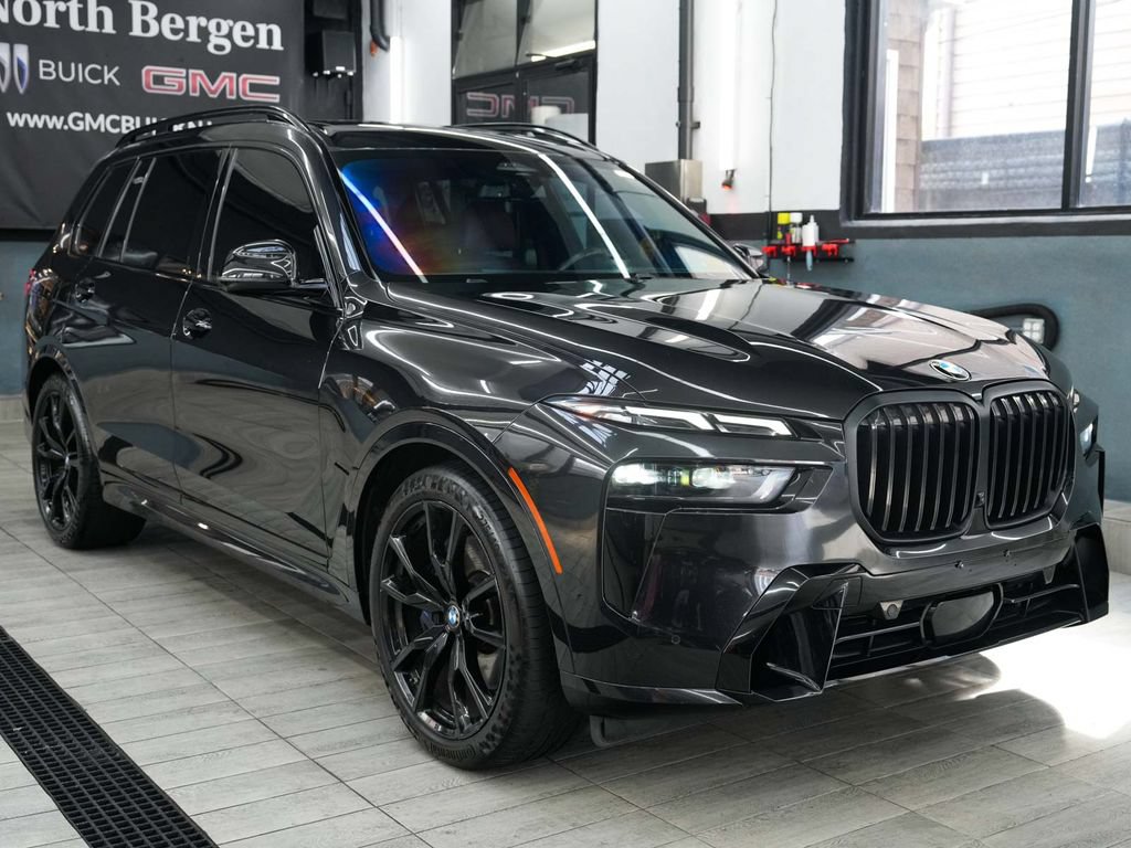 Used 2023 BMW X7 xDrive40i w/ M Sport Package AWD/4WD image 3