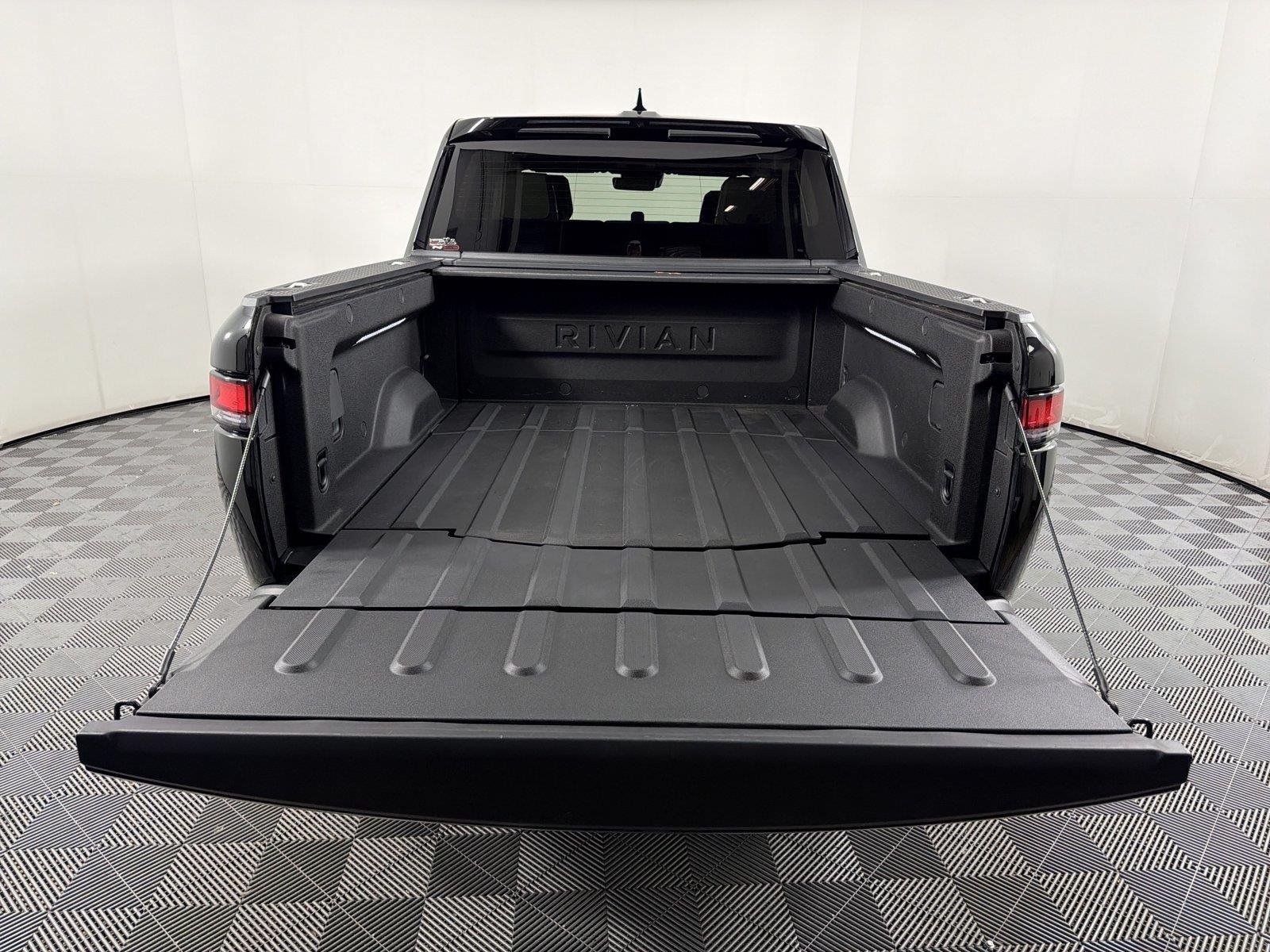 Used 2022 Rivian R1T Adventure AWD/4WD image 16