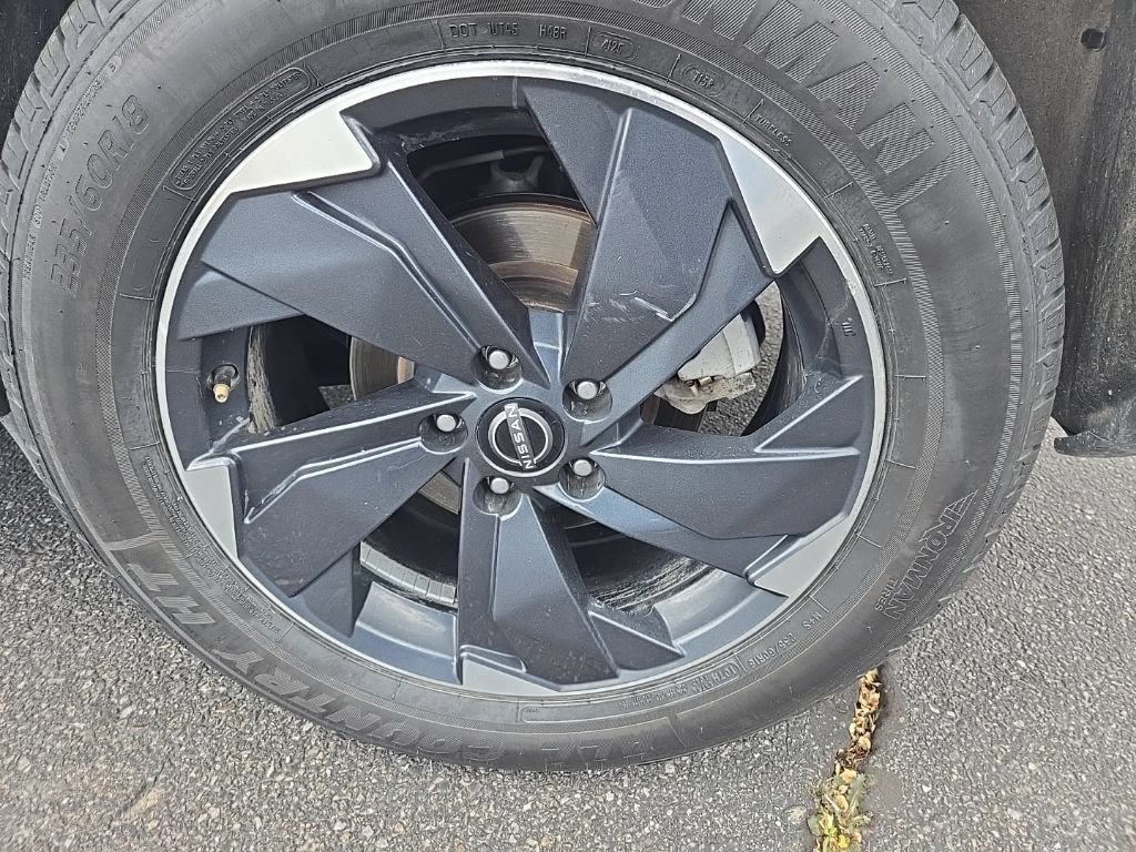 Used 2025 Nissan Rogue SV AWD/4WD image 37