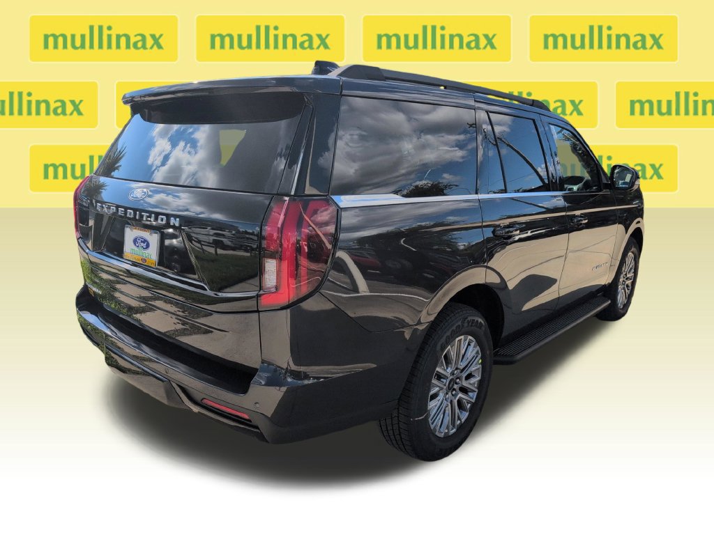 New 2027 Ford Expedition Platinum RWD image 3