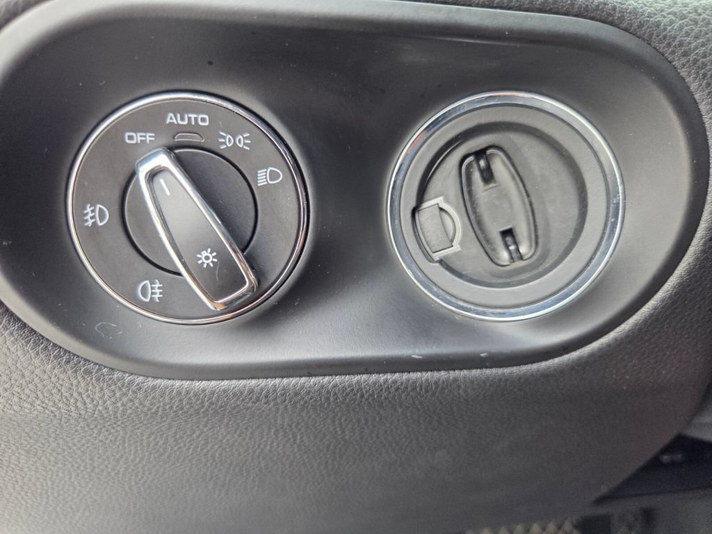 Used 2018 Porsche Macan AWD/4WD image 19