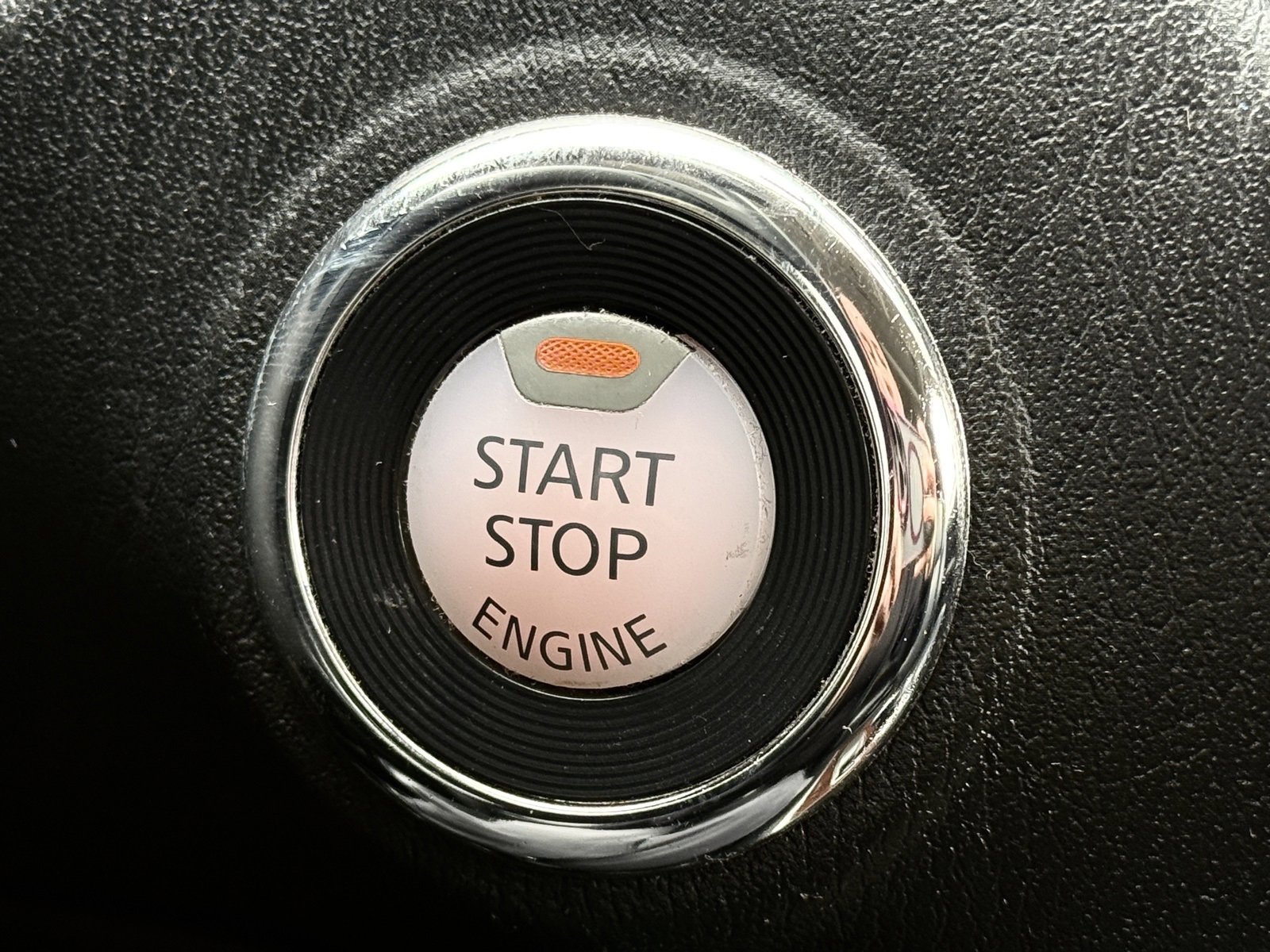 Used 2018 Nissan Pathfinder Platinum image 27