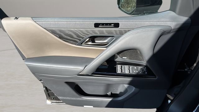 Used 2025 Lexus LX 700h Overtrail w/ Accessory Package (Z1) AWD/4WD image 33