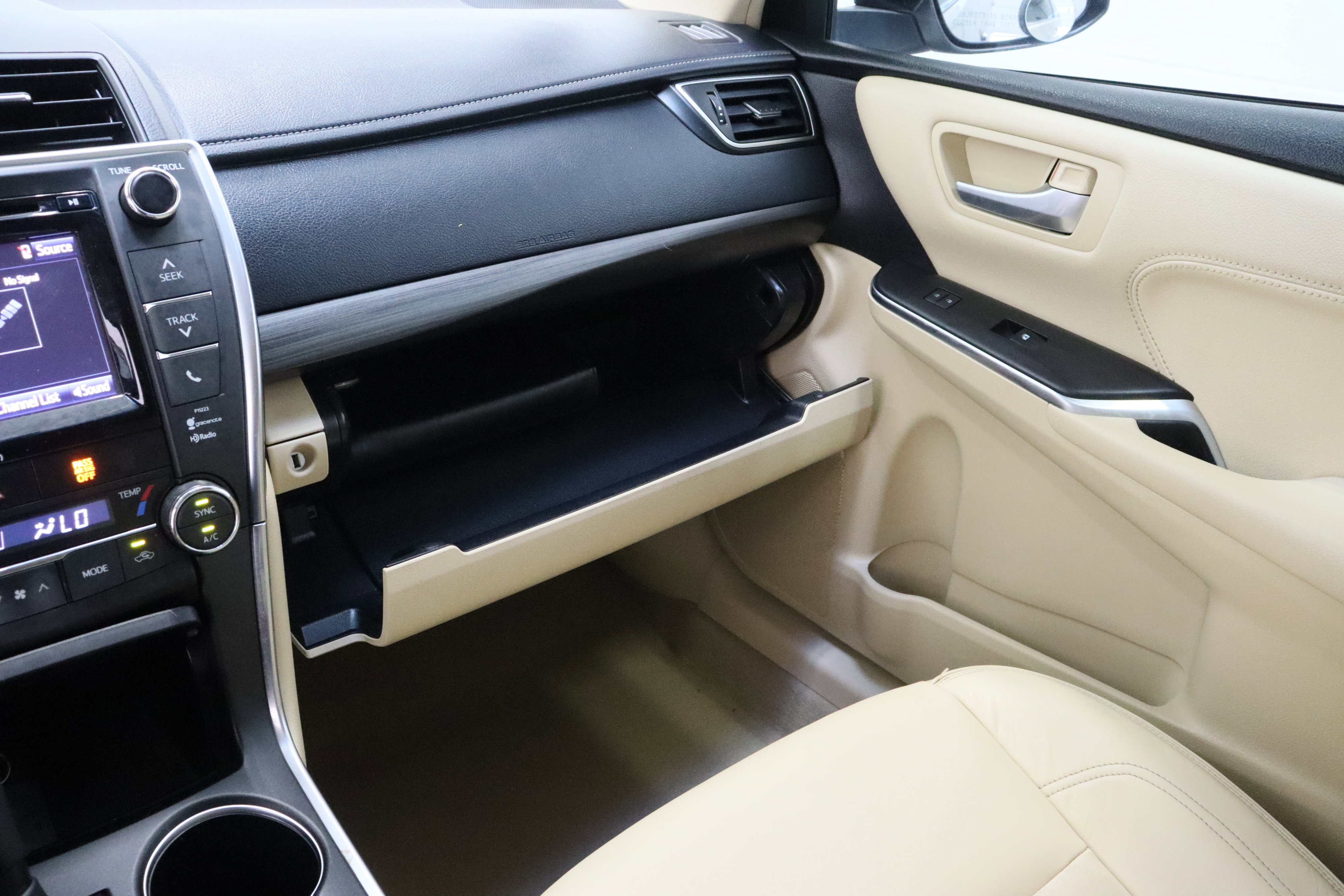 Used 2017 Toyota Camry XLE w/ Moonroof Package FWD image 24