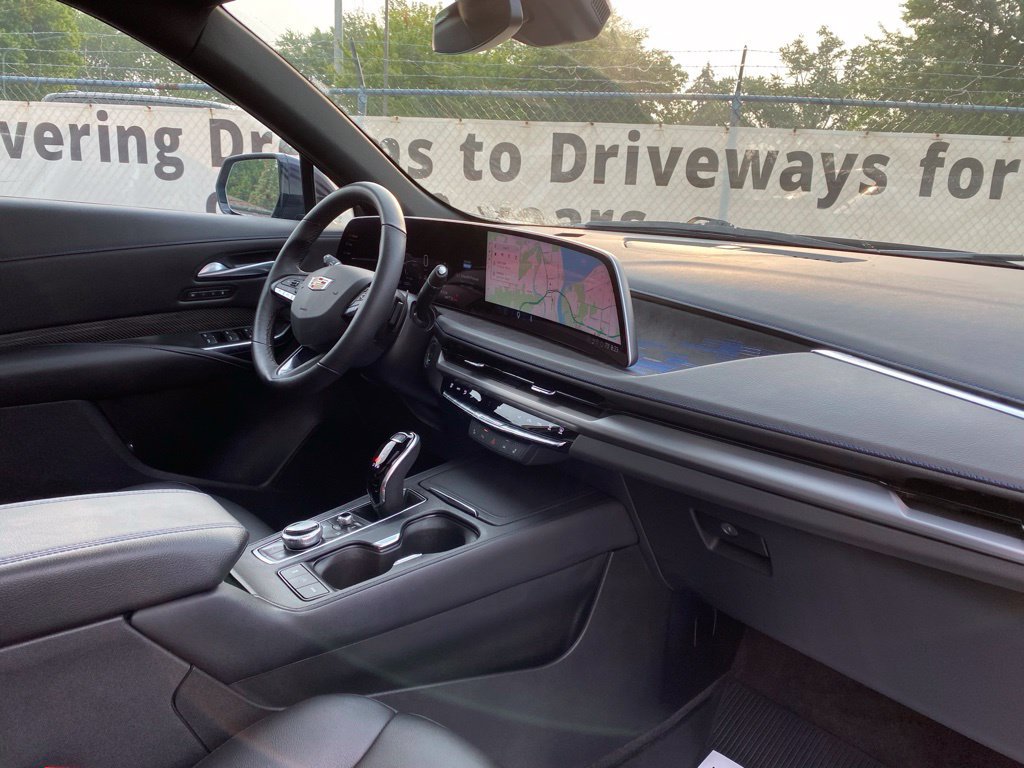 Used 2025 Cadillac XT4 Sport w/ LPO, Floor Liner Package AWD/4WD image 18