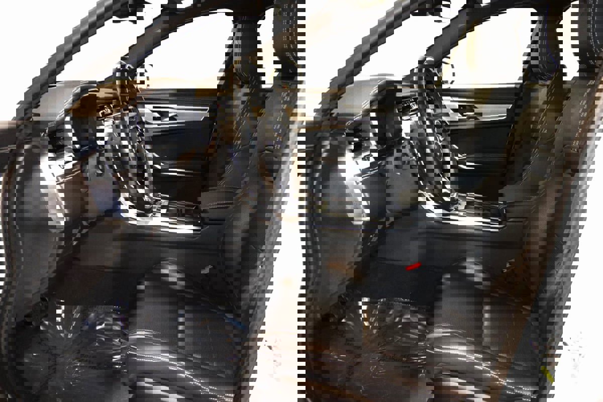 Used 2021 Jaguar XF R-Dynamic SE image 36