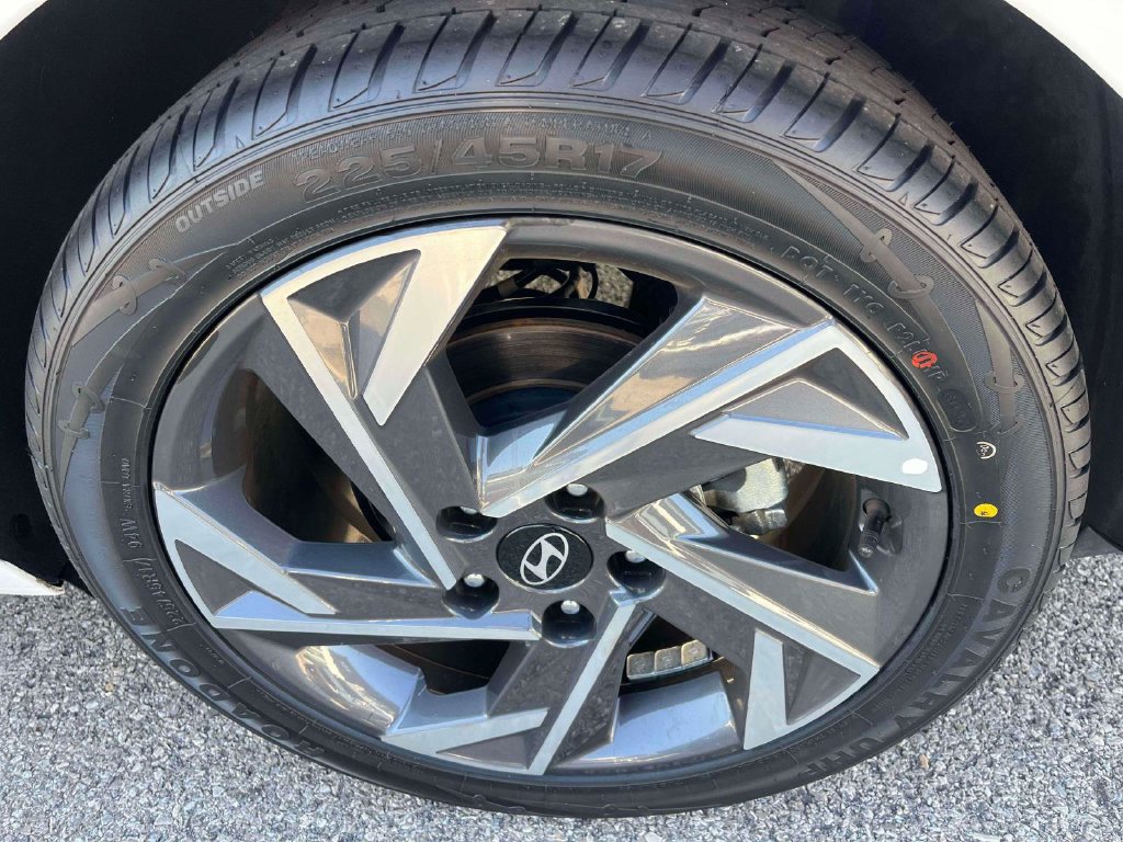Used 2025 Hyundai Elantra SEL FWD image 33