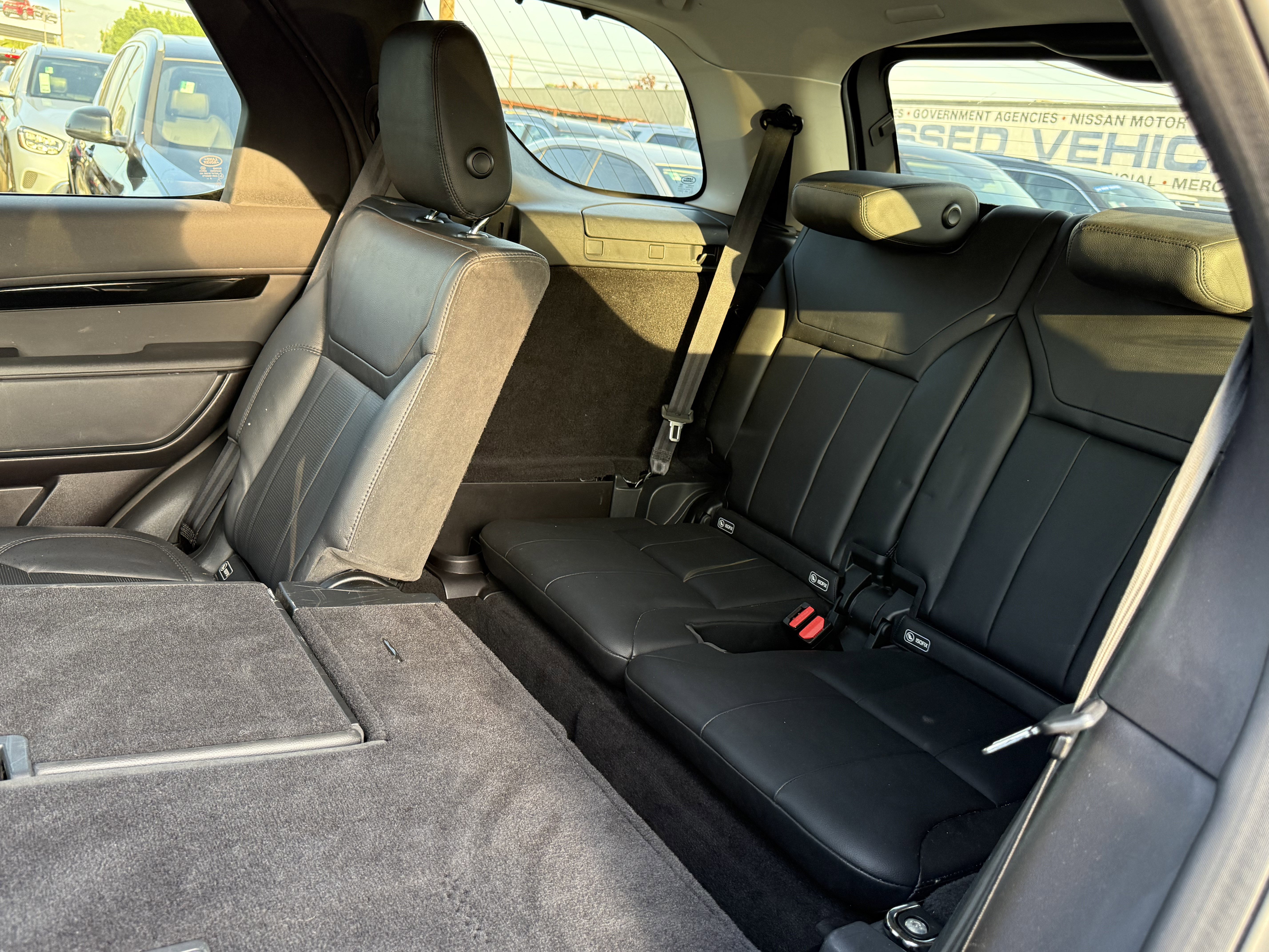 Used 2018 Land Rover Discovery SE image 15