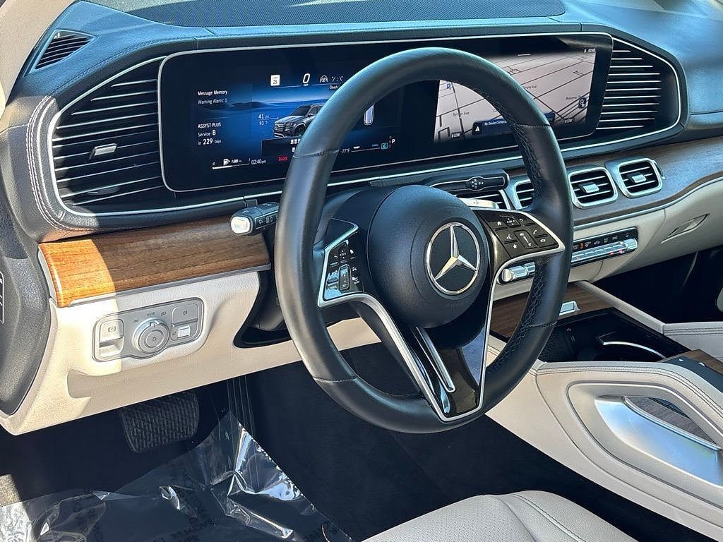 Used 2025 Mercedes-Benz GLS 450 4MATIC image 9