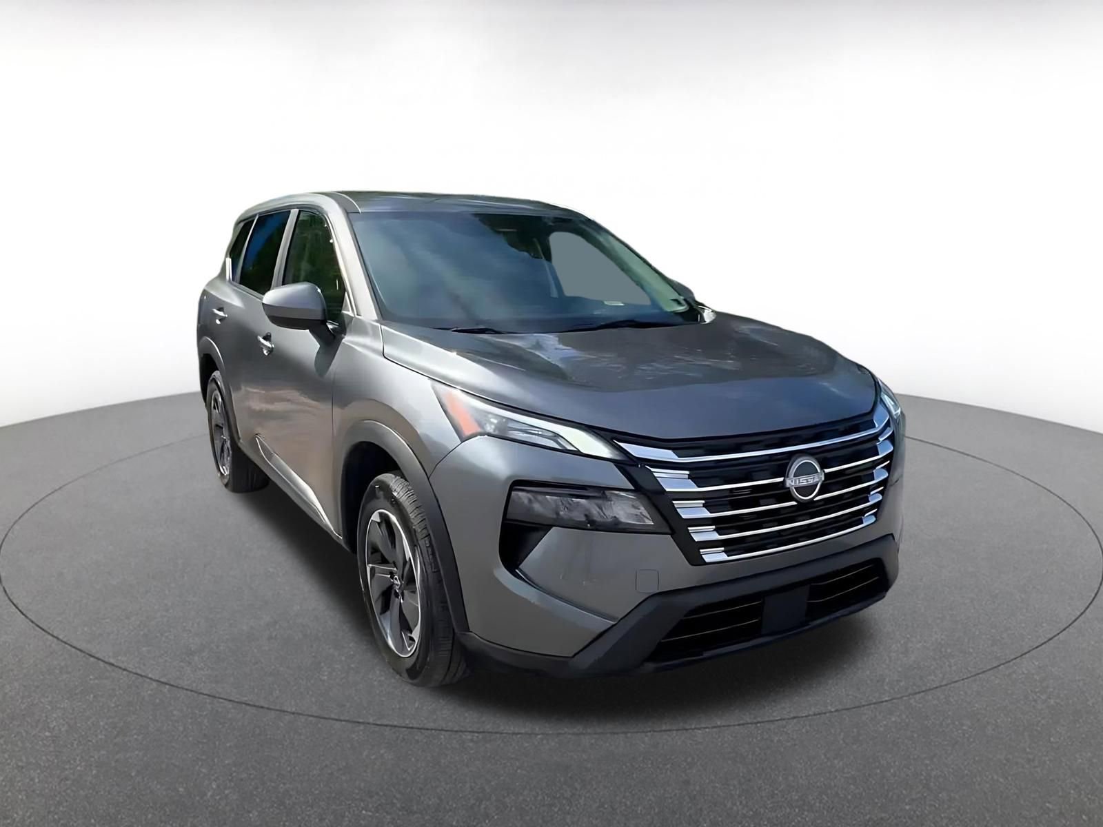 Used 2025 Nissan Rogue SV image 3