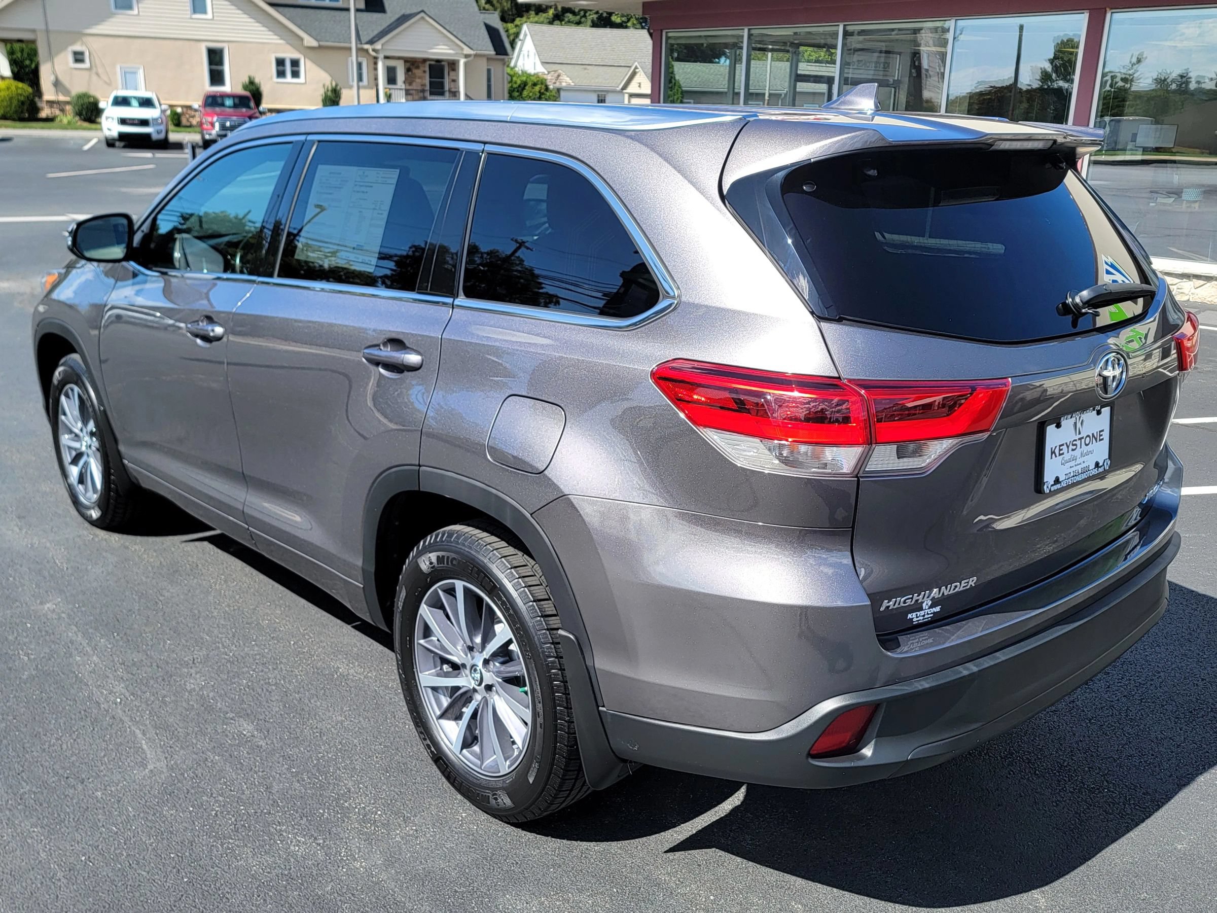 Used 2017 Toyota Highlander XLE AWD/4WD image 7