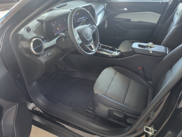 New 2026 Chevrolet Trax LT w/ Sunroof Package FWD image 6