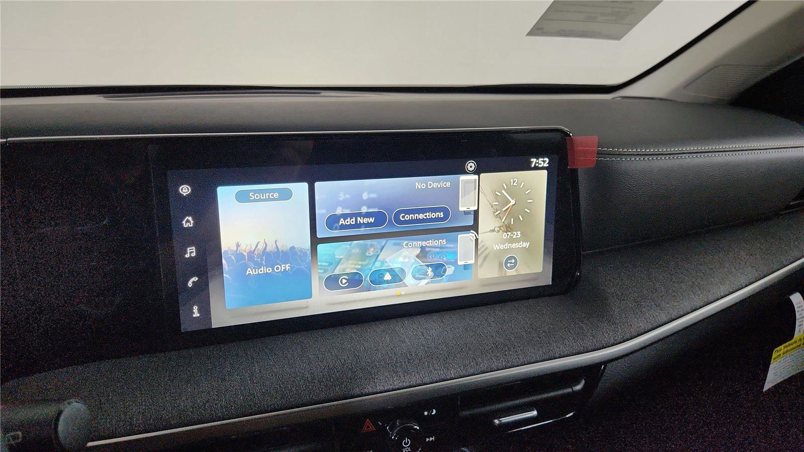 Used 2025 Nissan Kicks SV image 36