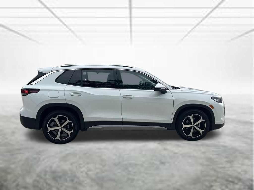 New 2026 Volkswagen Tiguan SE FWD image 6