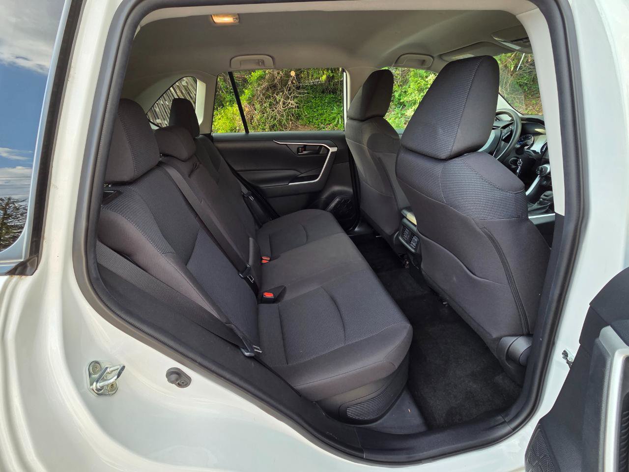 Used 2021 Toyota RAV4 LE AWD/4WD image 15