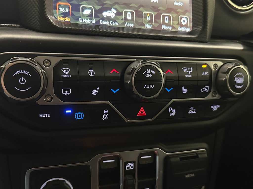 Used 2021 Jeep Wrangler Unlimited Sahara image 32