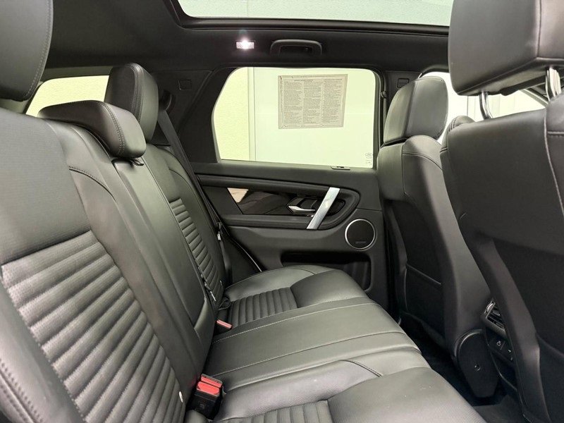 Used 2023 Land Rover Discovery Sport SE image 8