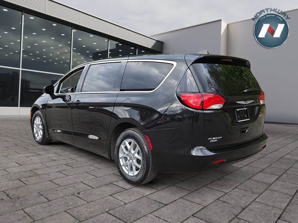 Used 2022 Chrysler Voyager LX FWD image 3