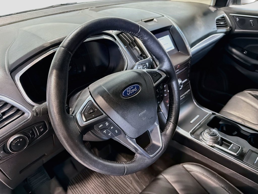 Used 2019 Ford Edge Titanium w/ Cold Weather Package AWD/4WD image 11