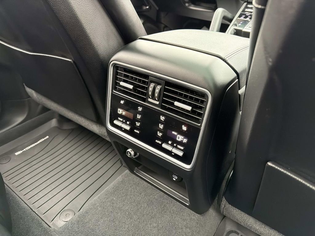Used 2023 Porsche Cayenne Platinum Edition image 20