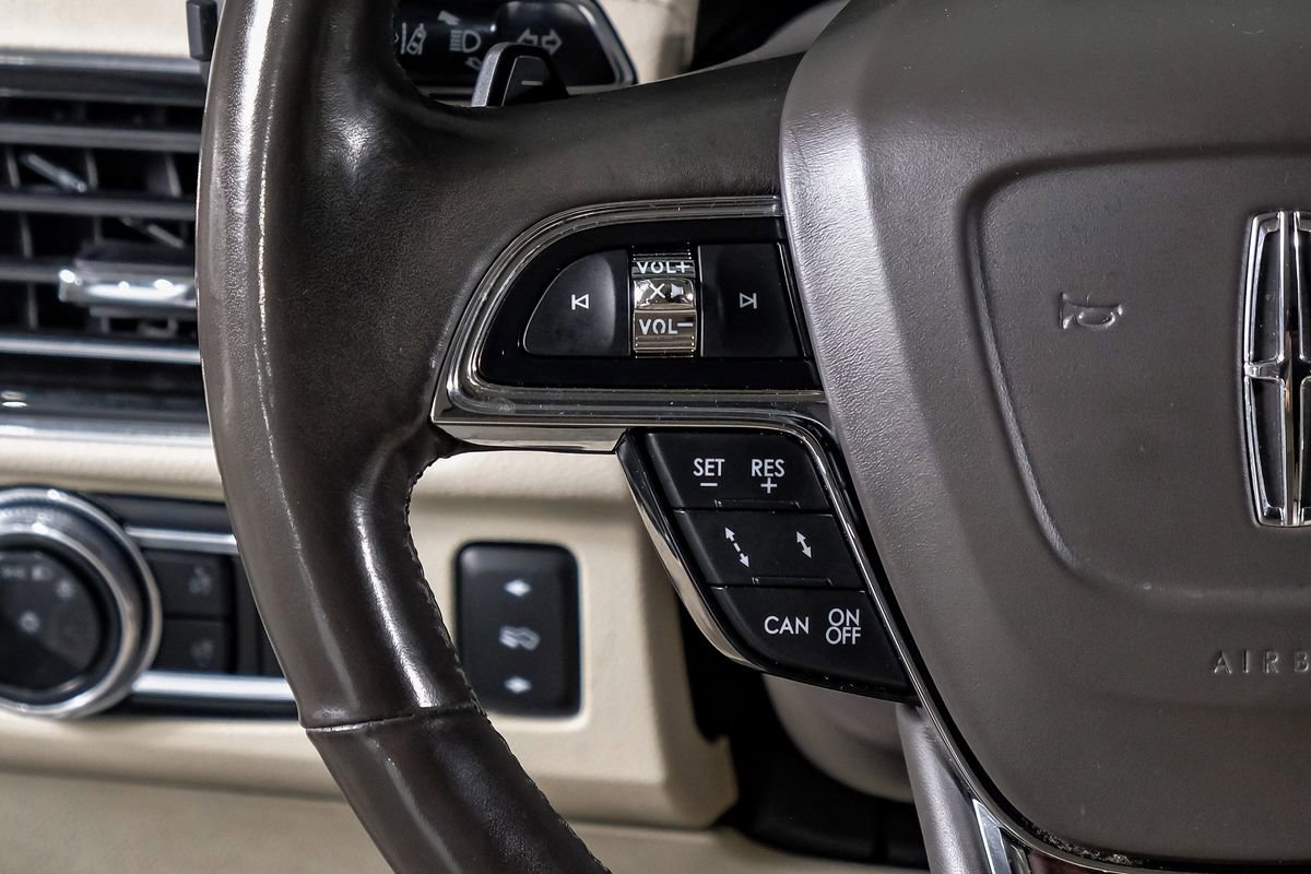 Used 2020 Lincoln Navigator L Reserve w/ Luxury Package image 17