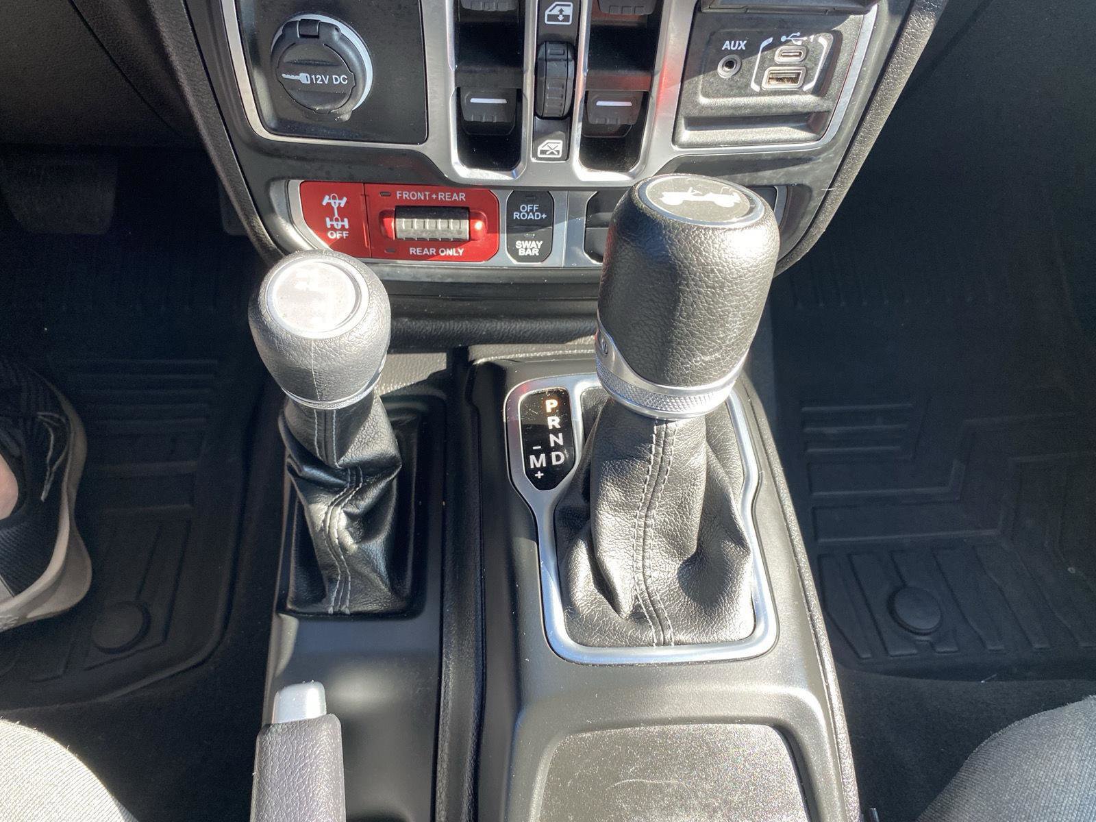 Used 2025 Jeep Wrangler Unlimited Rubicon w/ Convenience Group AWD/4WD image 21
