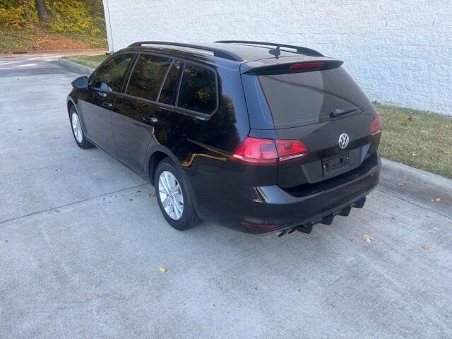 Used 2017 Volkswagen Golf S image 3
