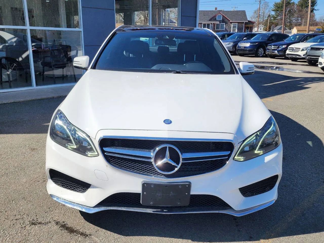 Used 2015 Mercedes-Benz E 400 4MATIC Sedan image 2