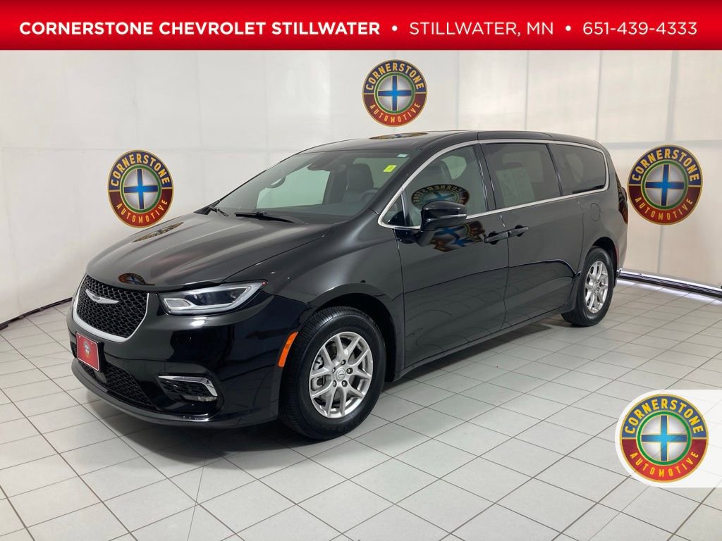 Used 2025 Chrysler Pacifica Select FWD image 1