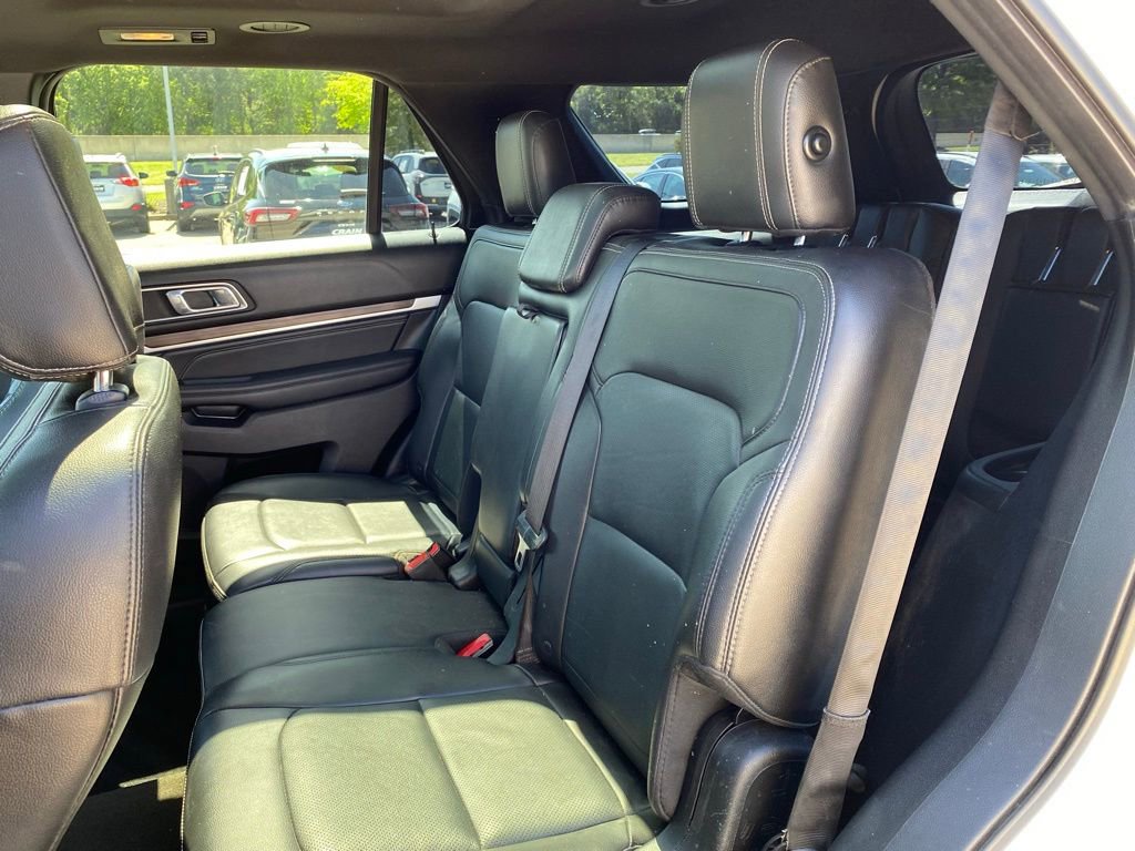 Used 2018 Ford Explorer Limited w/ Equipment Group 301A AWD/4WD image 27