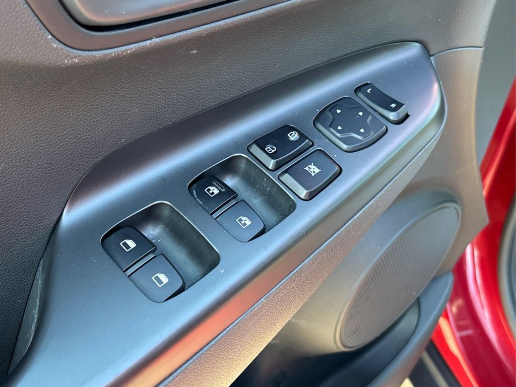 Certified 2023 Hyundai Kona SEL AWD/4WD image 28