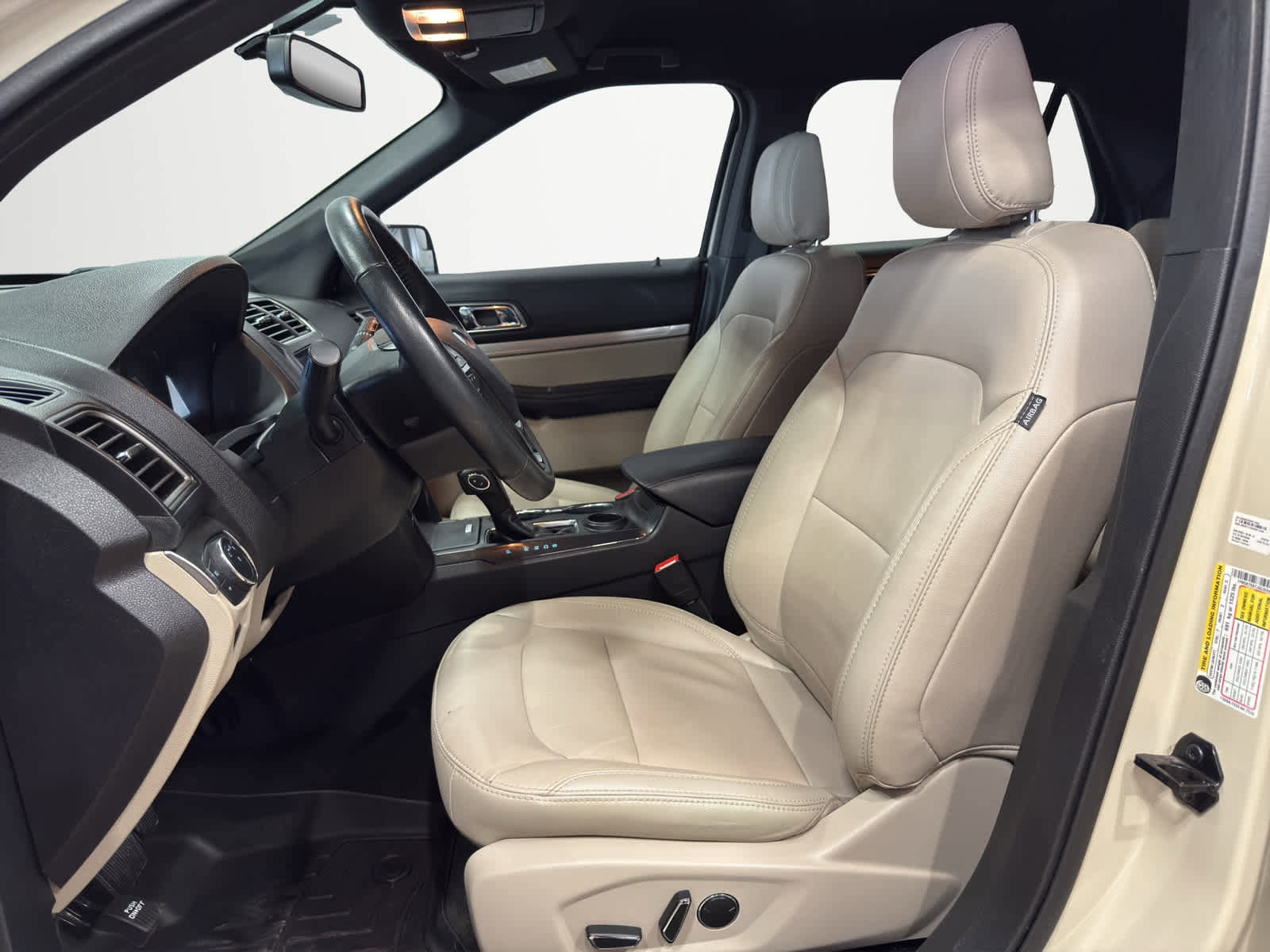 Used 2018 Ford Explorer XLT w/ Equipment Group 202A image 12