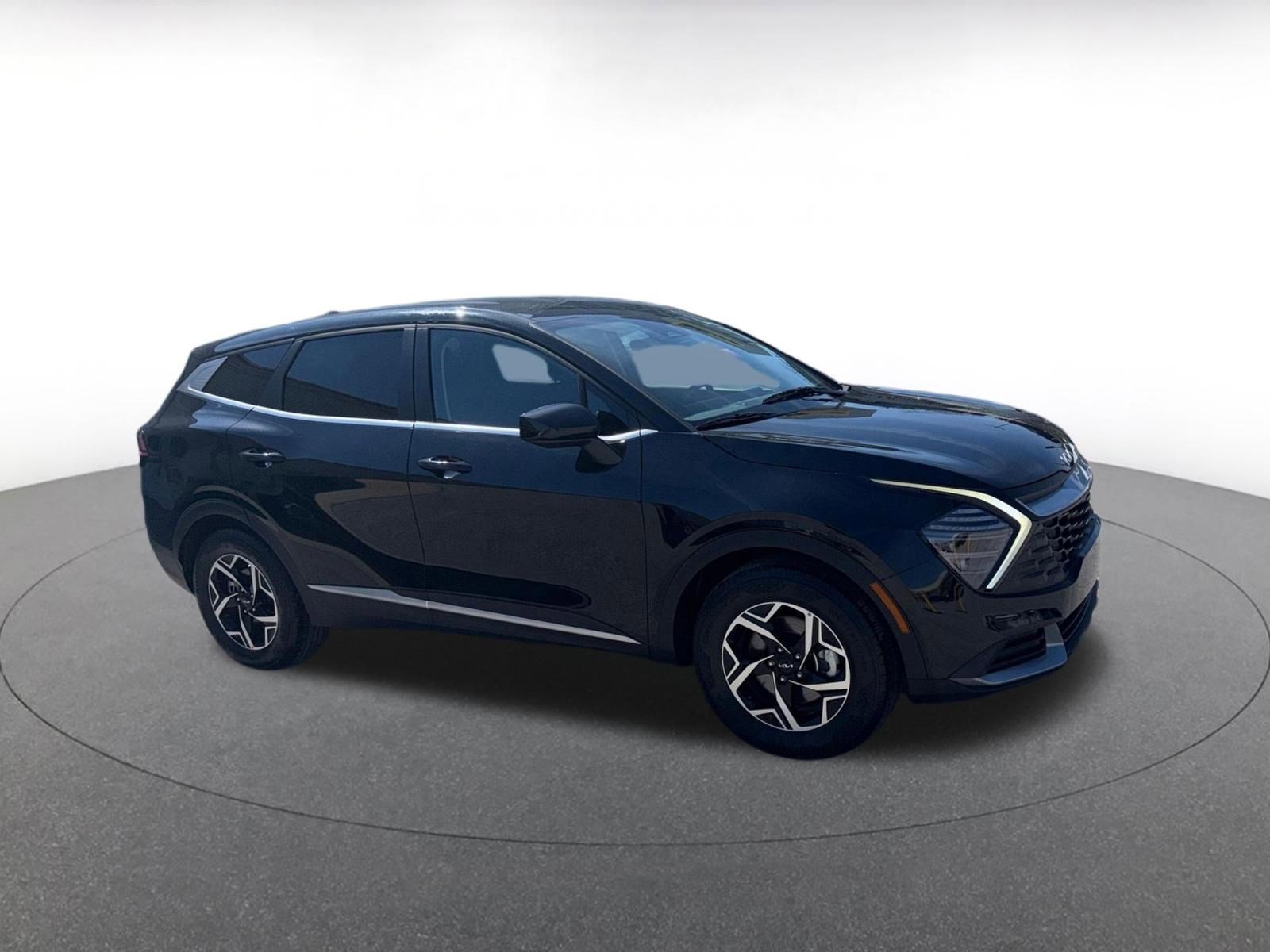 Used 2025 Kia Sportage LX image 1