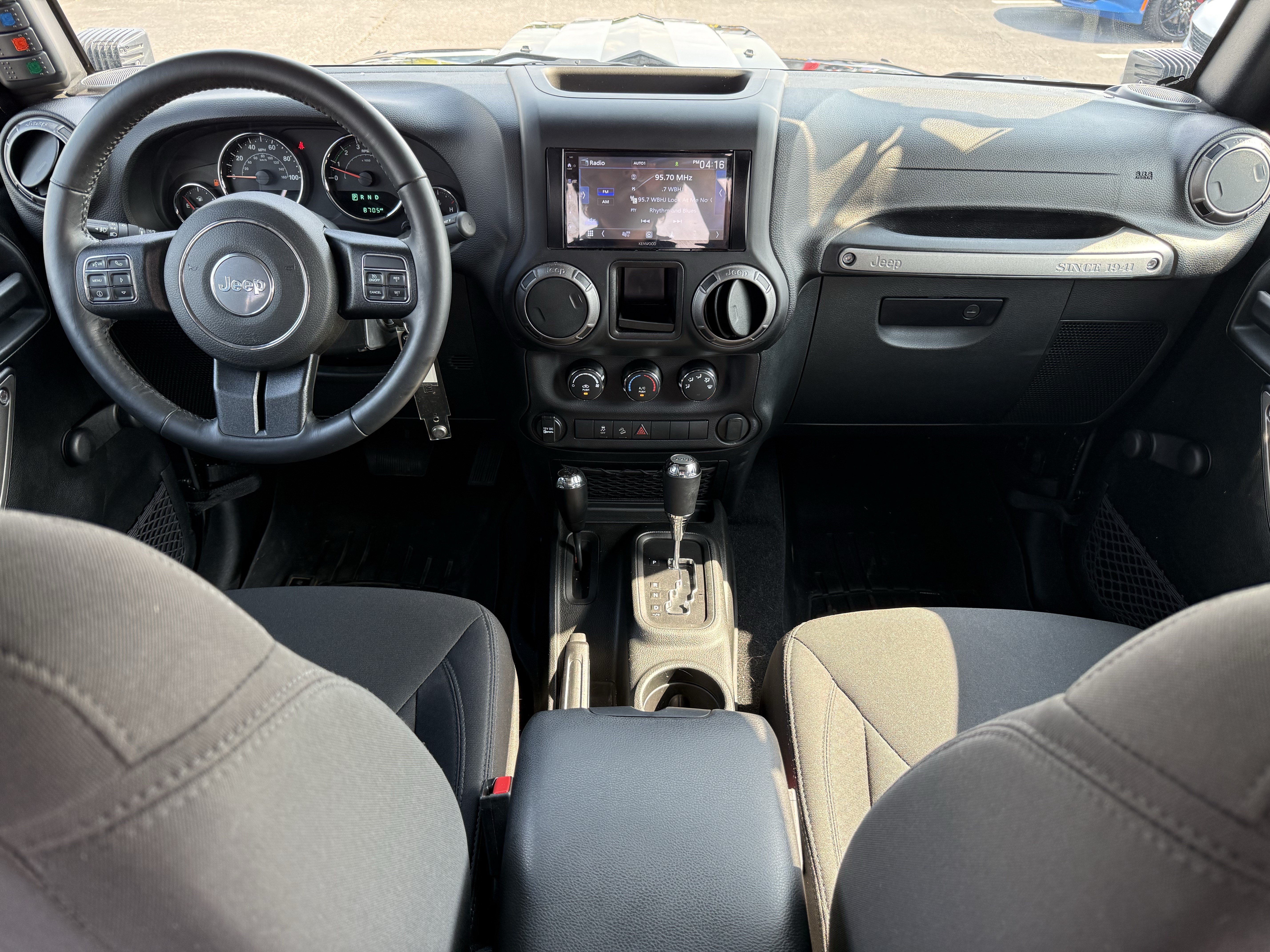 Used 2018 Jeep Wrangler Sport w/ Connectivity Group AWD/4WD image 25