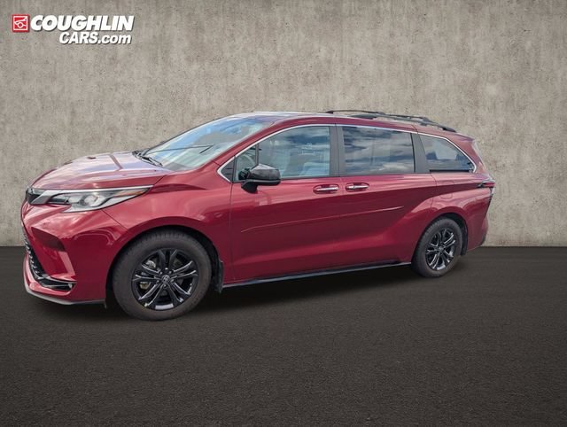 Used 2024 Toyota Sienna XSE AWD/4WD image 4