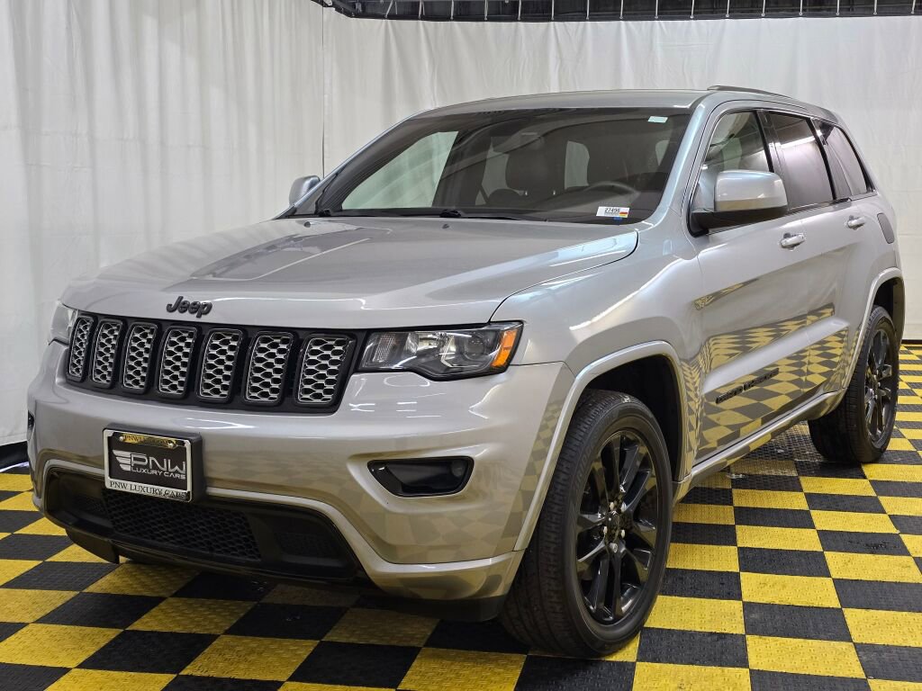 Used 2018 Jeep Grand Cherokee Altitude AWD/4WD image 7