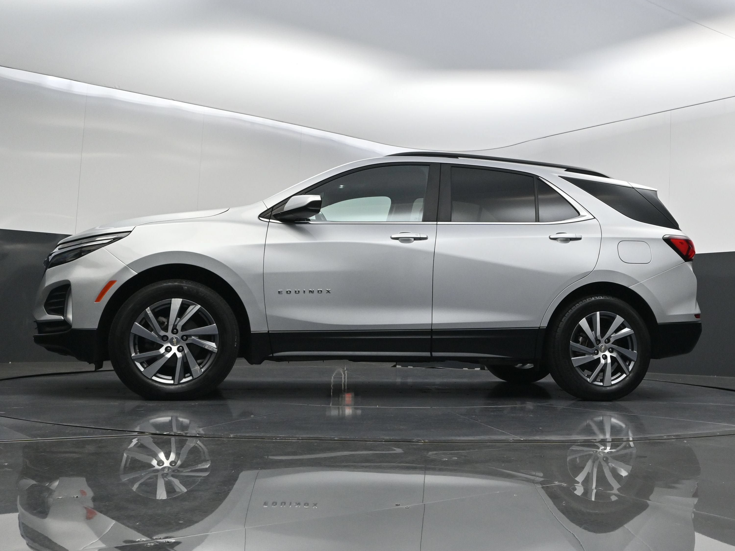 Used 2022 Chevrolet Equinox LT AWD/4WD image 40