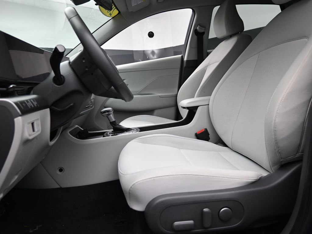 Used 2025 Hyundai Kona SEL image 14