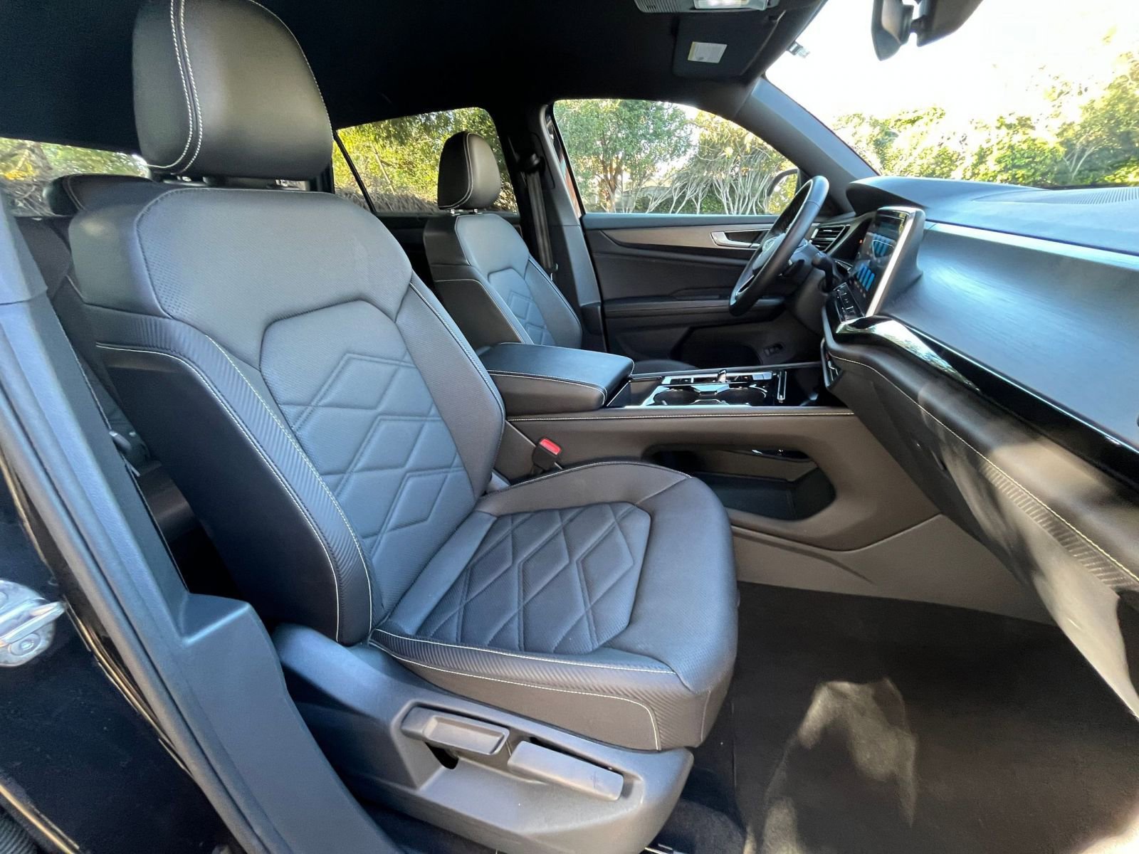 Used 2025 Volkswagen Atlas Cross Sport SE image 37