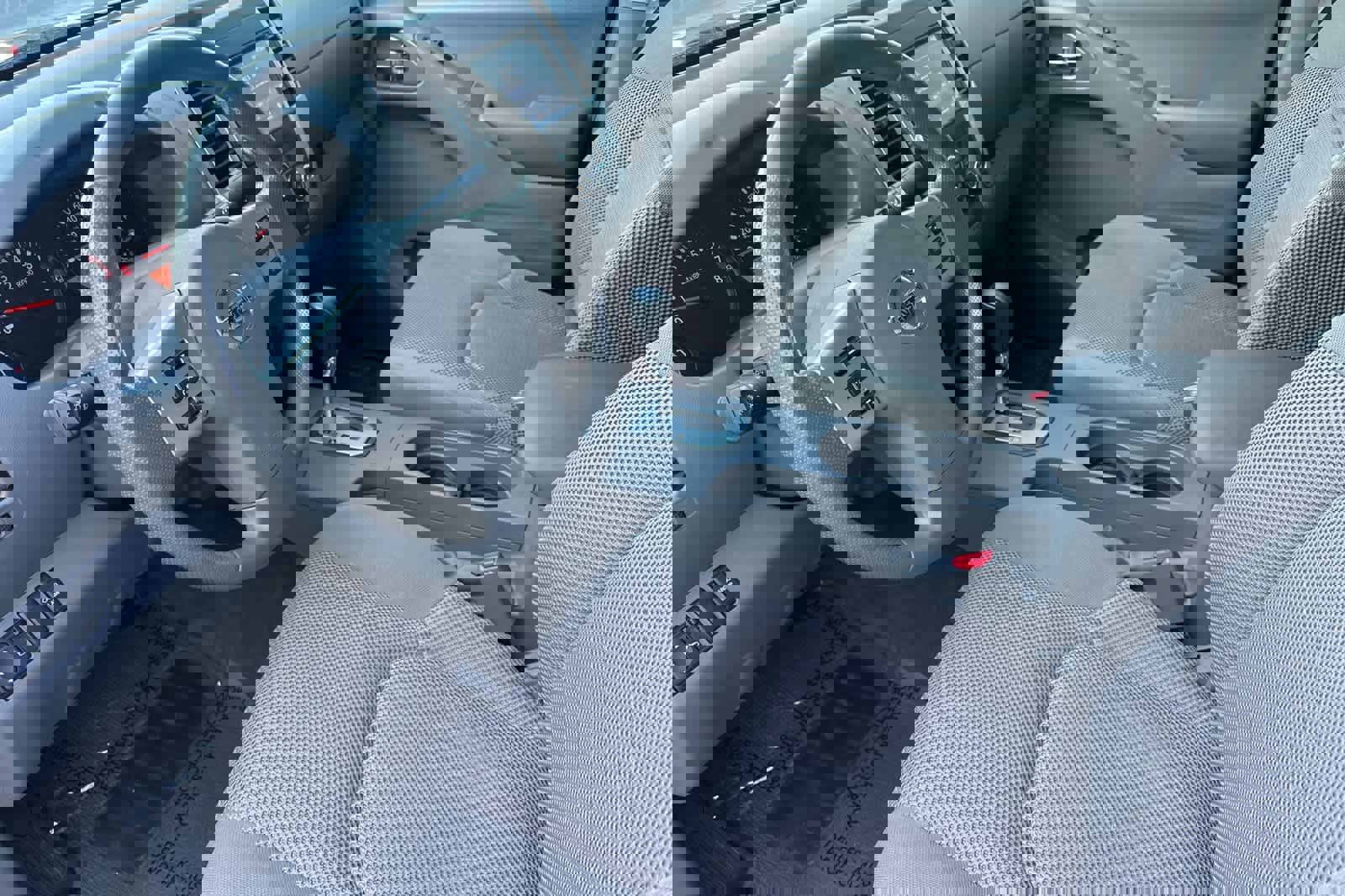 Used 2020 Nissan Frontier SV image 11