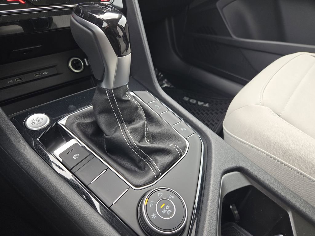 New 2026 Volkswagen Taos SE image 17