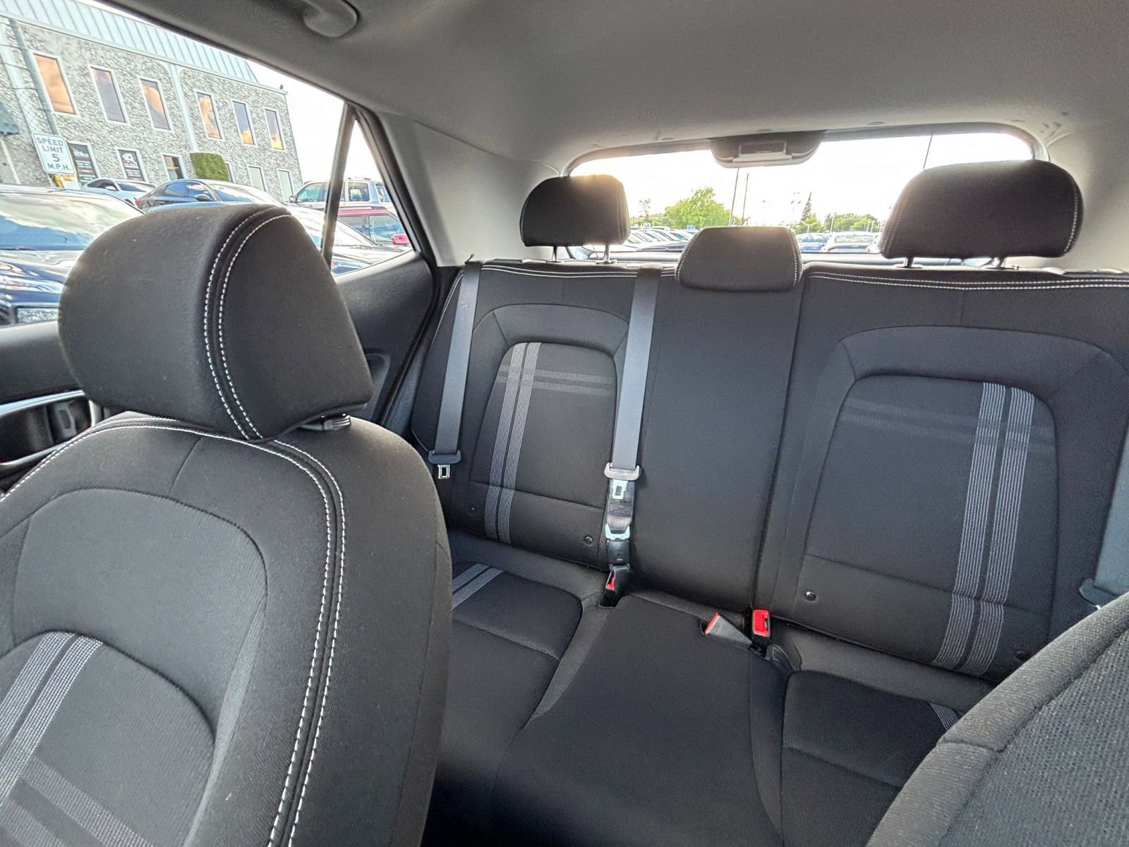 Used 2025 Hyundai Venue SEL FWD image 38