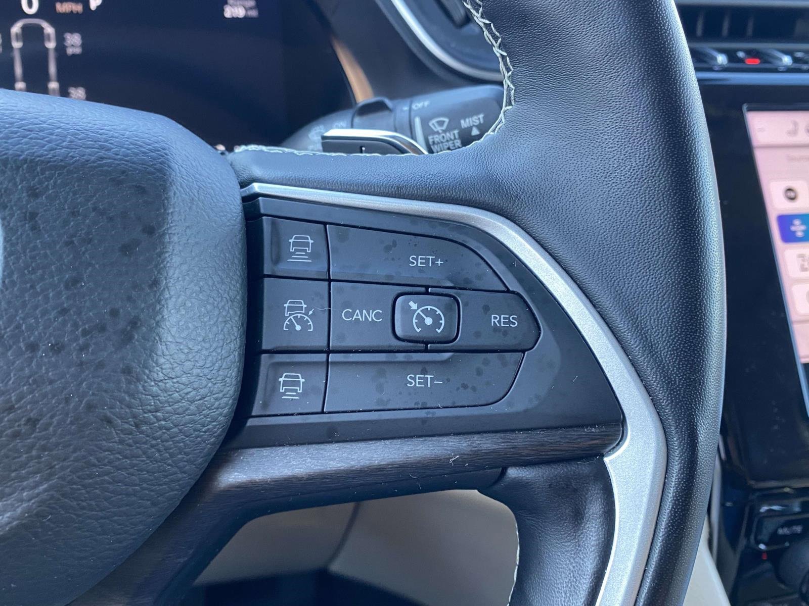 Used 2022 Jeep Grand Cherokee Limited image 18