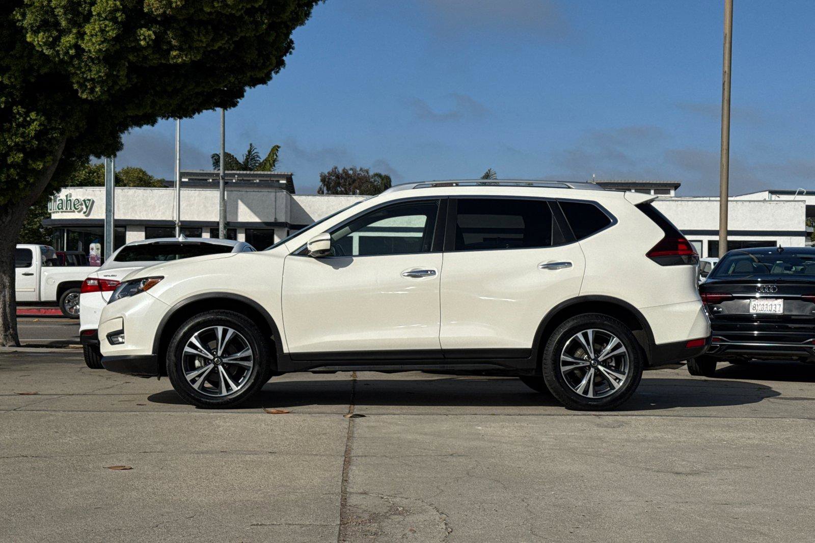Used 2020 Nissan Rogue SV w/ Sun & Sound Touring Package AWD/4WD image 9