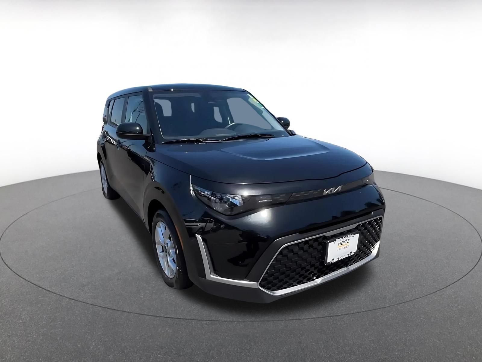 Used 2025 Kia Soul LX w/ LX Technology Package FWD image 3