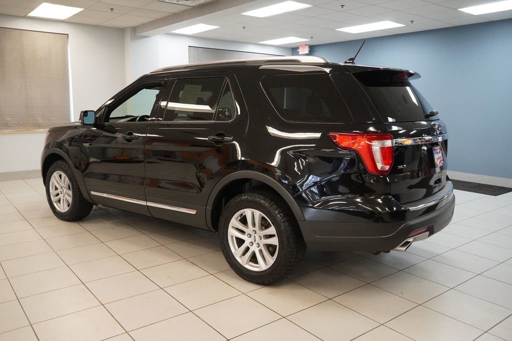 Used 2018 Ford Explorer XLT w/ Equipment Group 202A image 6